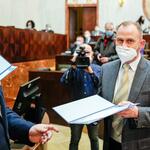 Jakub Chełstowski, Marshal of the Silesian Voivodeship hands out the certificate to the project partner.