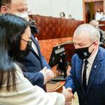 Jakub Chełstowski, Marshal of the Silesian Voivodeship, Izabela Domogała, member of the Management Board of the Silesian Voivodeship are handing out certificates to the project partners.