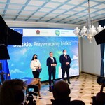 Jakub Chełstowski, Marshal of the Silesian Voivodeship, Izabela Domogała, member of the Management Board of the Silesian Voivodeship and Paweł Mirowski, Deputy President of the Management Board of the National Fund for Environmental Protection and Water Management during the signing of the contract