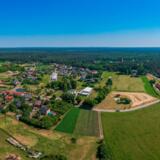 GMINA TWORÓG - Panorama  miejscowości Boruszowice – widok na szkołę i kościół. - zdjęcie: Marek Kołton - EKODORADCA: Anna Szymaniec