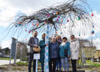 Patchwork authors under a decorated tree.