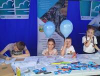 Children playing at the eco-manager's stand.