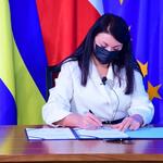 Izabela Domogała, Członek Zarządu Województwa Śląskiego podpisująca umowę o współpracy.