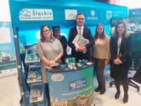 Stand of the "Silesia. Blue Sky Restored" project. From the left: Anna Dobras, MOSV, Helena Jadwiszczok-Molencka, MOSV, Sławomir Mazurek, Deputy President of the Board of NFEPWM, Natalia Pawikowska, MOSV, Karolina Wądołowska, NFEPWM.